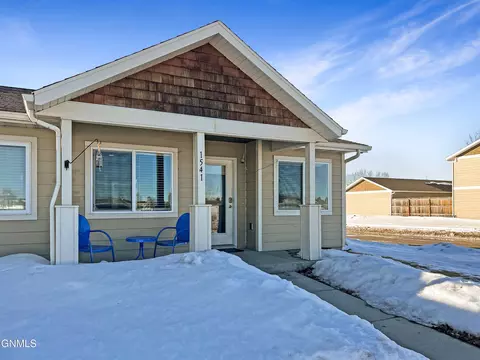 1541 19th Ave W, Williston, ND 58801 photo 1