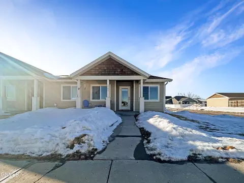 1541 19th Ave W, Williston, ND 58801 photo 2