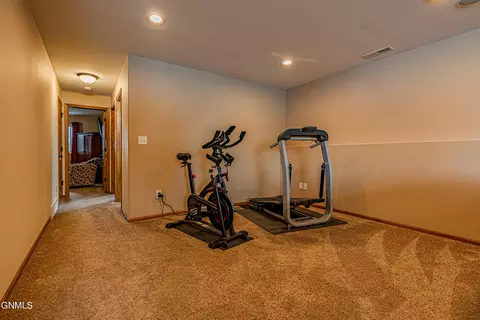 2803 10 Ave SE, Mandan, ND 58554 photo 33