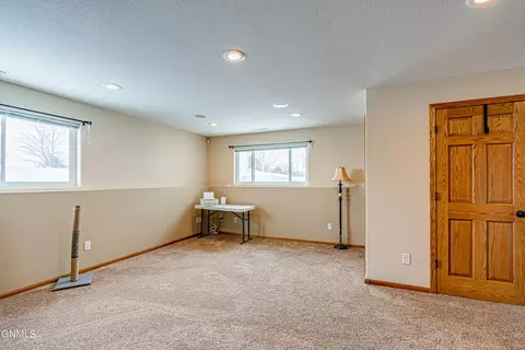 2803 10 Ave SE, Mandan, ND 58554 photo 30