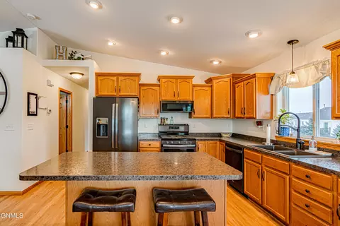 2803 10 Ave SE, Mandan, ND 58554 photo 5