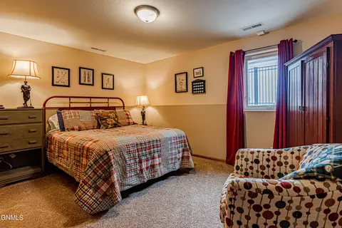 2803 10 Ave SE, Mandan, ND 58554 photo 38
