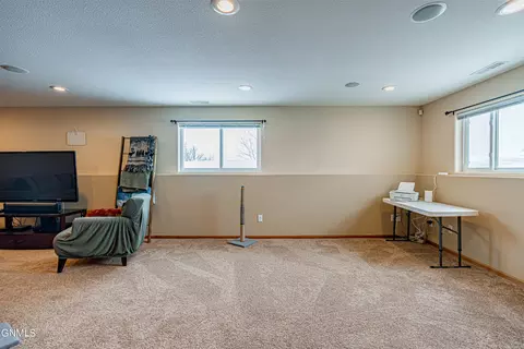 2803 10 Ave SE, Mandan, ND 58554 photo 32