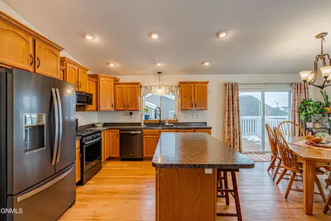 2803 10 Ave SE, Mandan, ND 58554 photo 6