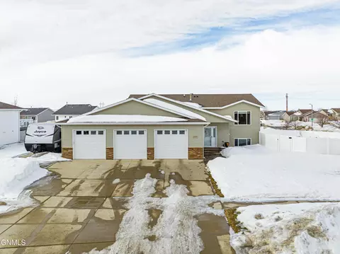 2803 10 Ave SE, Mandan, ND 58554 photo 1
