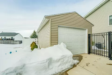 2803 10 Ave SE, Mandan, ND 58554 photo 3