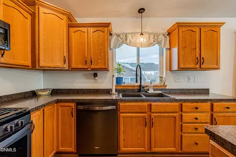 2803 10 Ave SE, Mandan, ND 58554 photo 11