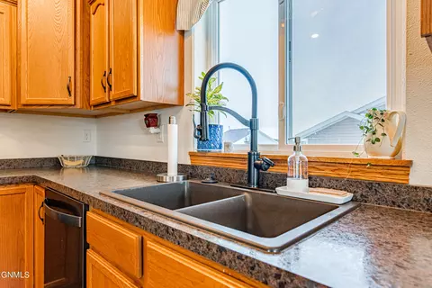 2803 10 Ave SE, Mandan, ND 58554 photo 8