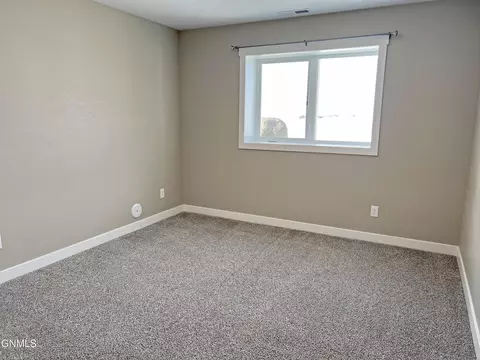 4535 Trailblazer Loop, Mandan, ND 58554 photo 29
