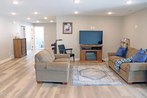 4535 Trailblazer Loop, Mandan, ND 58554 photo 22