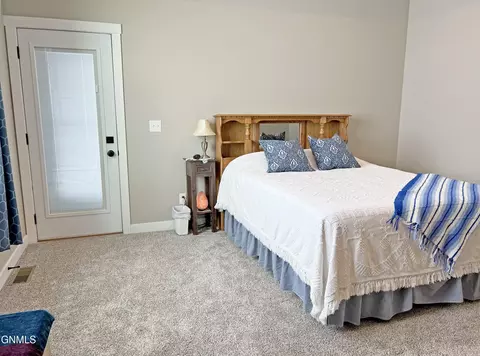 4535 Trailblazer Loop, Mandan, ND 58554 photo 16