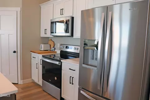 4535 Trailblazer Loop, Mandan, ND 58554 photo 40