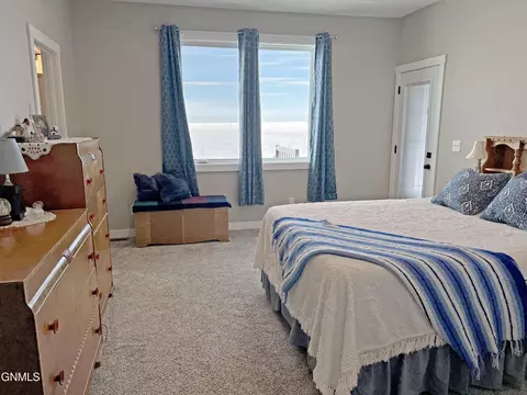 4535 Trailblazer Loop, Mandan, ND 58554 photo 12