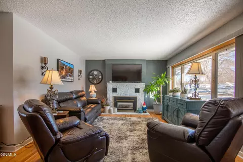 1210 N 4th St, Bismarck, ND 58501 photo 3