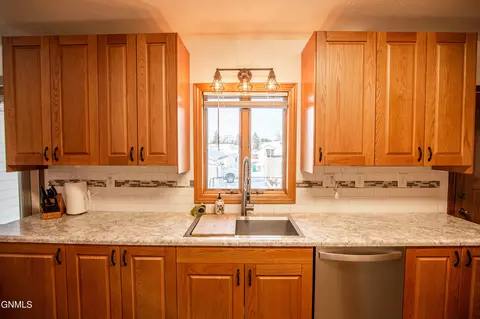 1210 N 4th St, Bismarck, ND 58501 photo 15