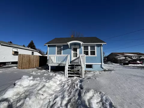 206 9th Ave NE, Mandan, ND 58554 photo 1