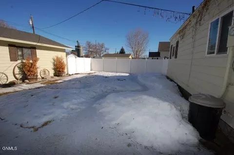 708 2nd St NE, Sidney, MT 59270 photo 4