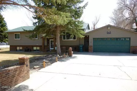 2097 Bitteroot Dr, Sidney, MT 59270