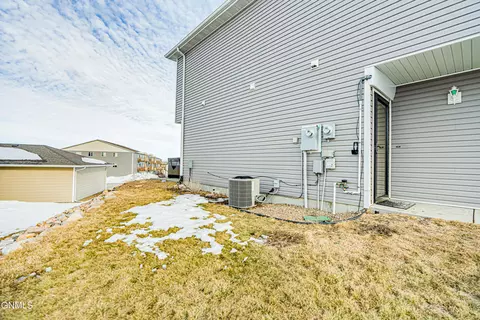 812 E Lasalle Dr, Bismarck, ND 58503 photo 48