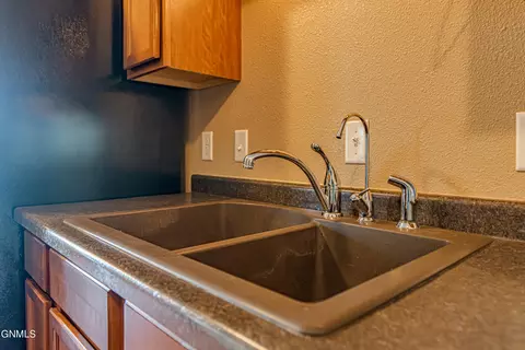 812 E Lasalle Dr, Bismarck, ND 58503 photo 9