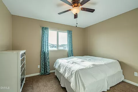 812 E Lasalle Dr, Bismarck, ND 58503 photo 5