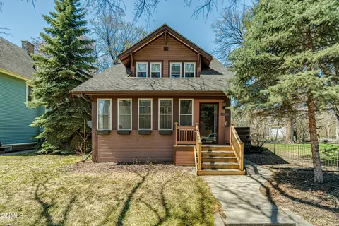 712 7th St N, Bismarck, ND 58501