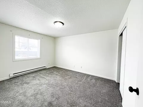 1813 31st St W, Williston, ND 58801 photo 8