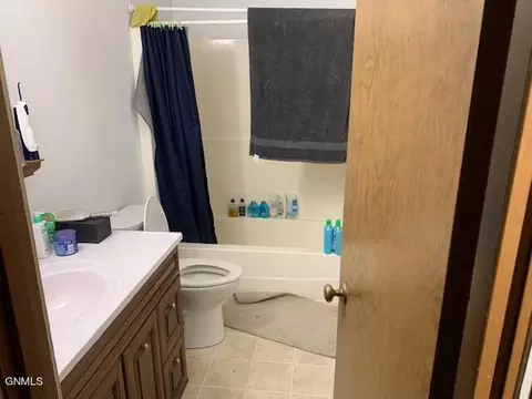 1002 14 Ave W, Williston, ND 58801 photo 22