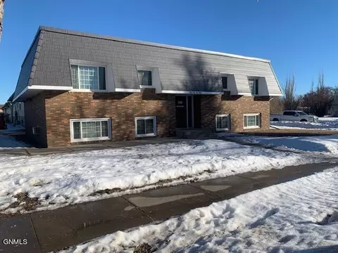 1002 14 Ave W, Williston, ND 58801 photo 3