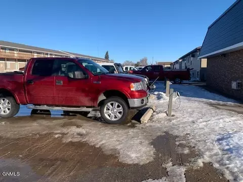 1002 14 Ave W, Williston, ND 58801 photo 8