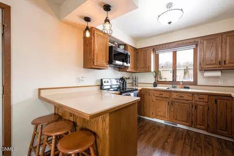 3401 Breen Dr, Bismarck, ND 58501 photo 4