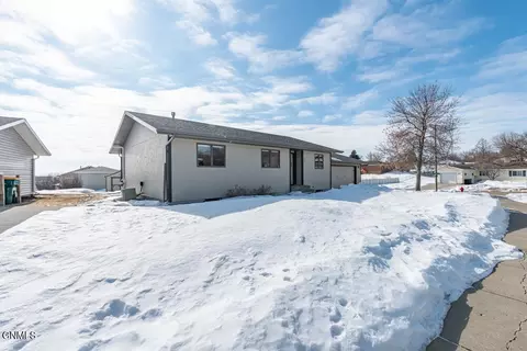 3401 Breen Dr, Bismarck, ND 58501 photo 2