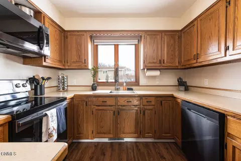 3401 Breen Dr, Bismarck, ND 58501 photo 5