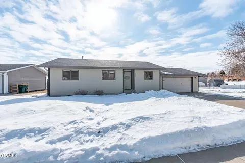 3401 Breen Dr, Bismarck, ND 58501 photo 1