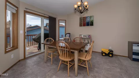 3104 Hampton St, Bismarck, ND 58504 photo 7