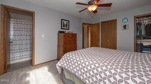 3104 Hampton St, Bismarck, ND 58504 photo 14