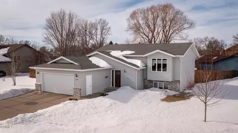 3104 Hampton St, Bismarck, ND 58504 photo 34