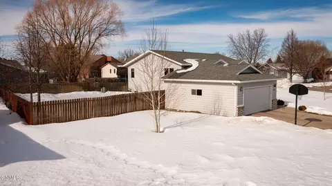 3104 Hampton St, Bismarck, ND 58504 photo 38