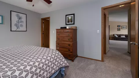 3104 Hampton St, Bismarck, ND 58504 photo 13