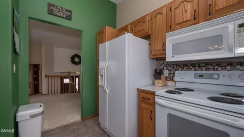 3104 Hampton St, Bismarck, ND 58504 photo 11