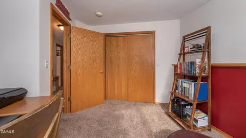 3104 Hampton St, Bismarck, ND 58504 photo 31