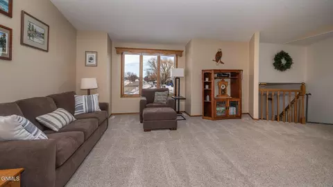 3104 Hampton St, Bismarck, ND 58504 photo 5