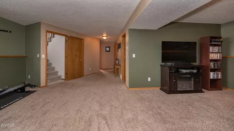 3104 Hampton St, Bismarck, ND 58504 photo 22