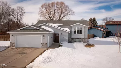 3104 Hampton St, Bismarck, ND 58504 photo 1