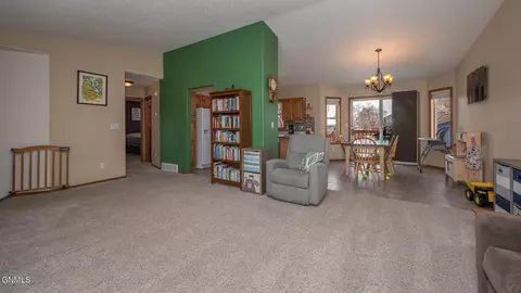 3104 Hampton St, Bismarck, ND 58504 photo 3