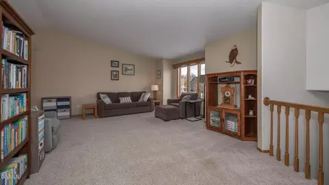 3104 Hampton St, Bismarck, ND 58504 photo 2