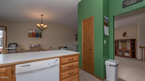 3104 Hampton St, Bismarck, ND 58504 photo 10