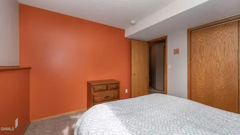 3104 Hampton St, Bismarck, ND 58504 photo 29