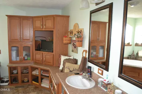431 Wolfe Ave, Gladstone, ND 58630 photo 32