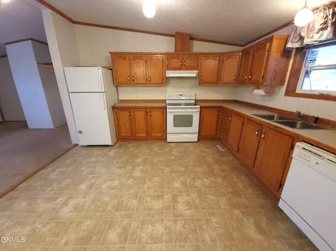 301 2nd St, Mott, ND 58646 photo 4